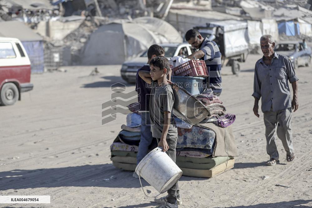 Gaza Civilians Flee Amid Israeli Offensive - Palestine