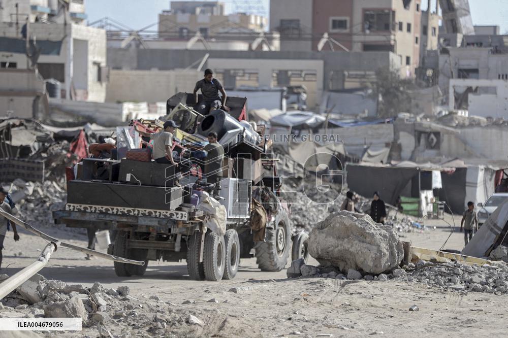 Gaza Civilians Flee Amid Israeli Offensive - Palestine