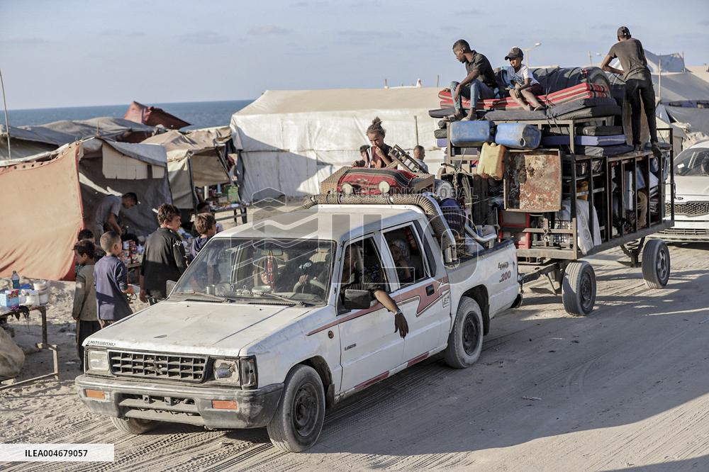 Gaza Civilians Flee Amid Israeli Offensive - Palestine