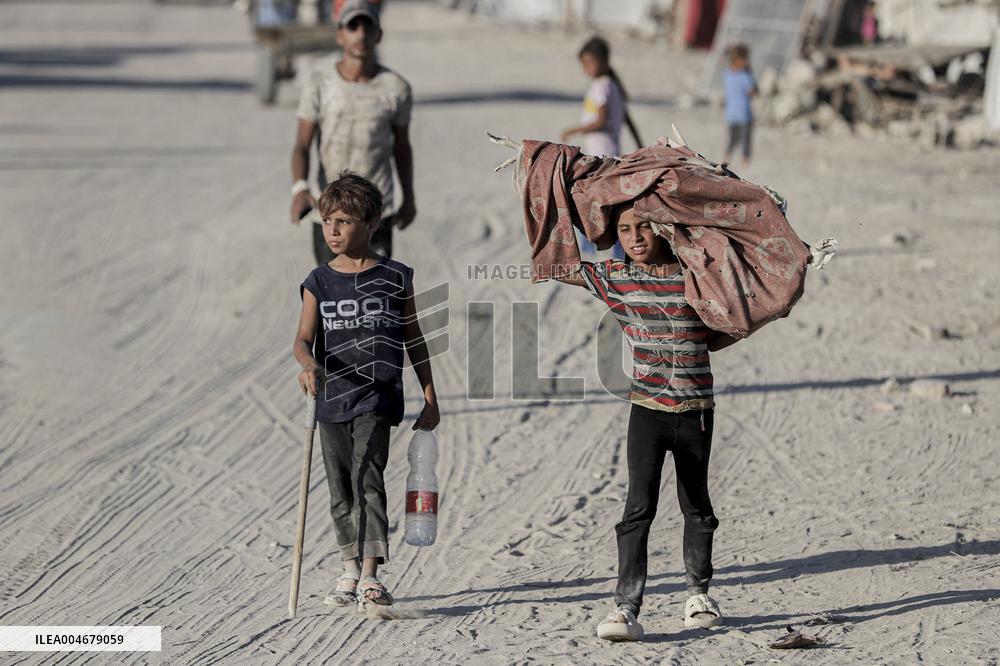 Gaza Civilians Flee Amid Israeli Offensive - Palestine
