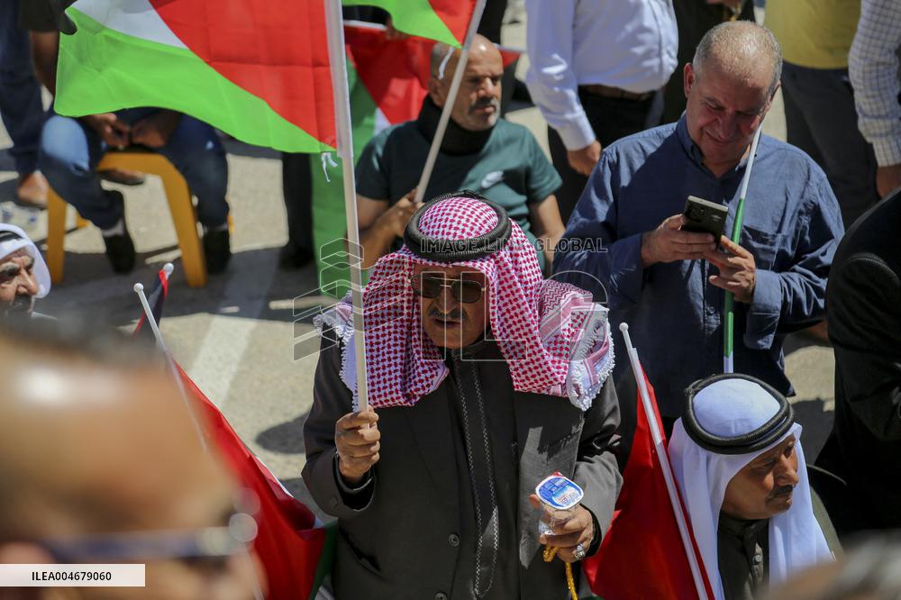 West Bank Residents Reject City Partition - Hebron