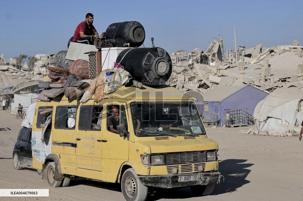 Gaza Civilians Flee Amid Israeli Offensive - Palestine