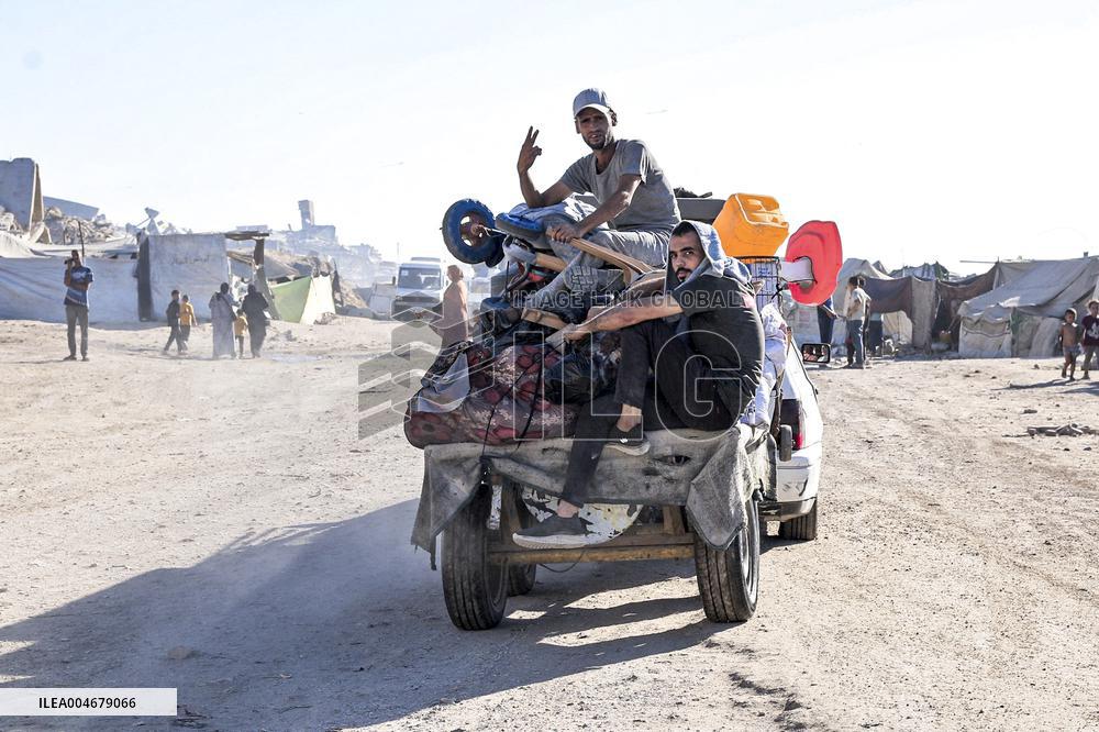 Gaza Civilians Flee Amid Israeli Offensive - Palestine