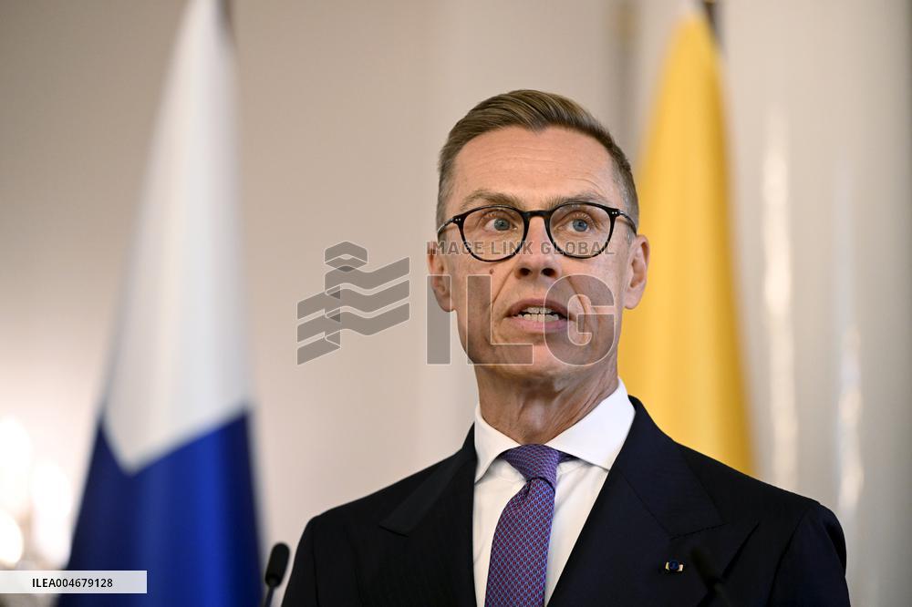 Liettuan presidentti Gitanas Naus da on vierailulla Suomessa, mediatilaisuus