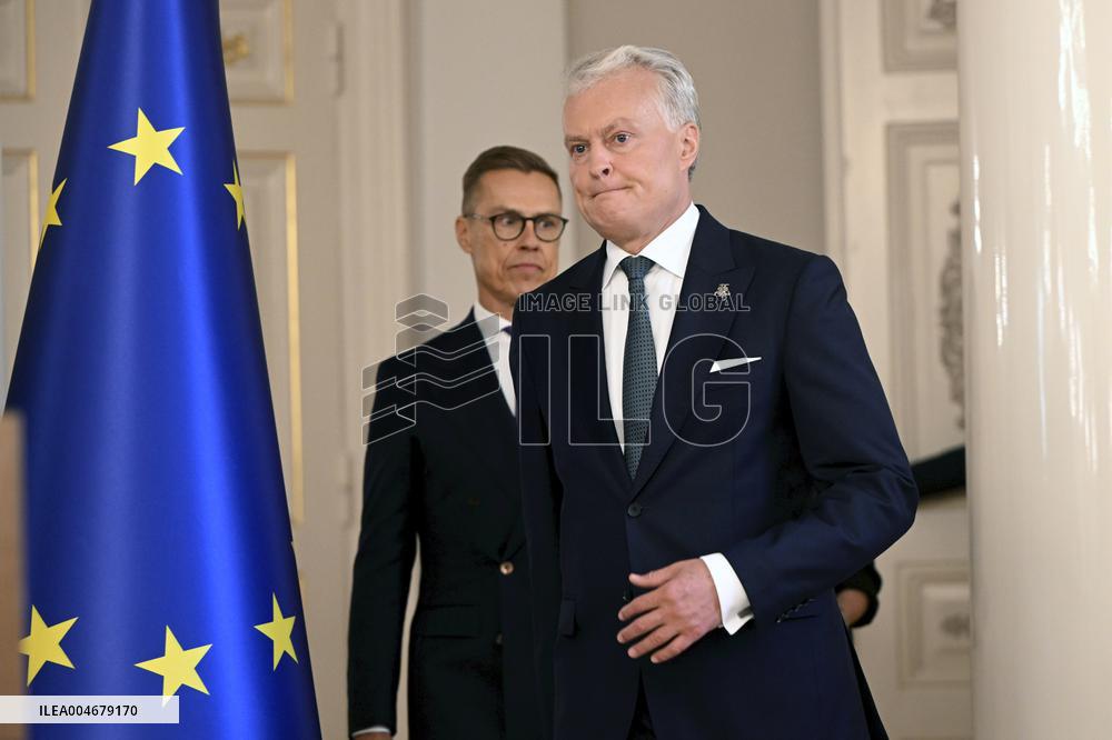 Liettuan presidentti Gitanas Naus da on vierailulla Suomessa, mediatilaisuus