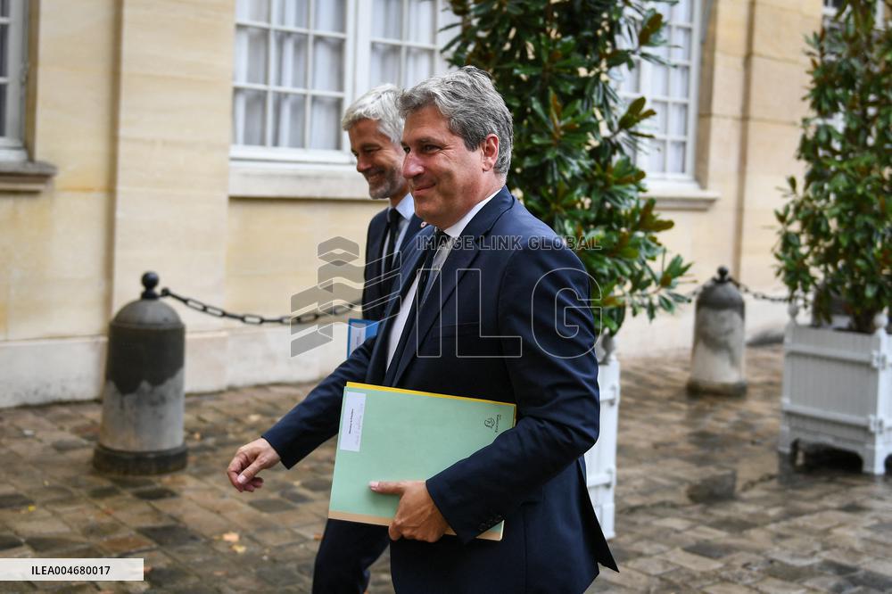 French PM Francois Bayrou meets Les Republicains leaders in Paris FA