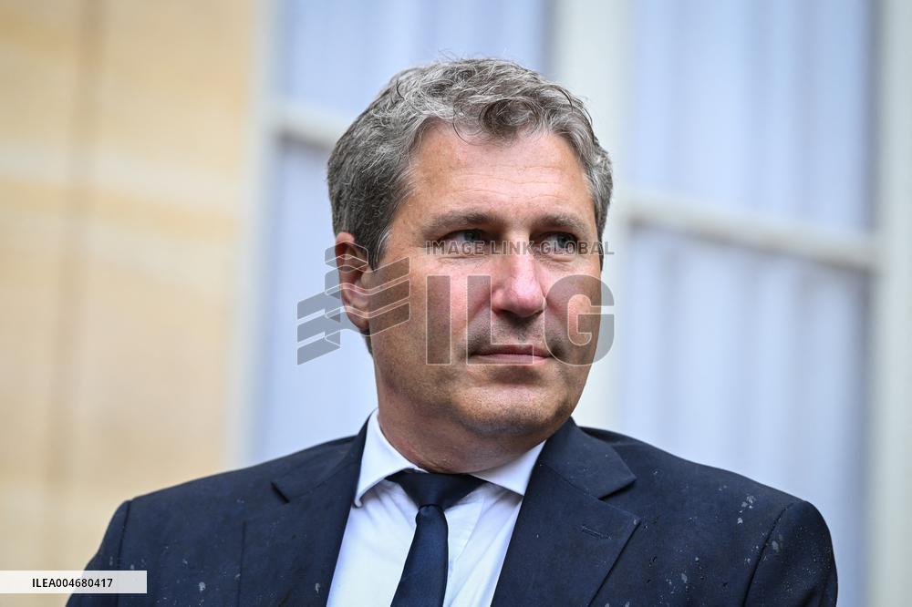 French PM Francois Bayrou meets Les Republicains leaders in Paris FA