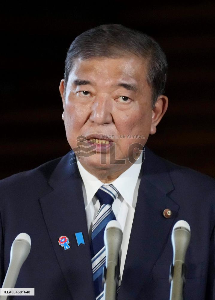 Japan PM Ishiba meets press over his future