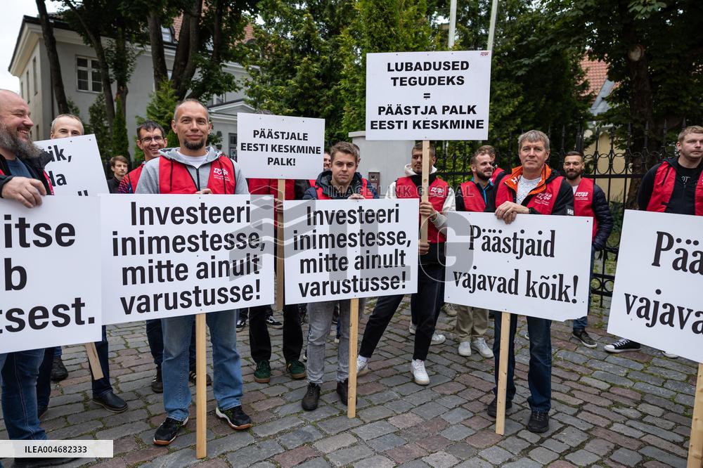 Teachers and emergency services unions protest