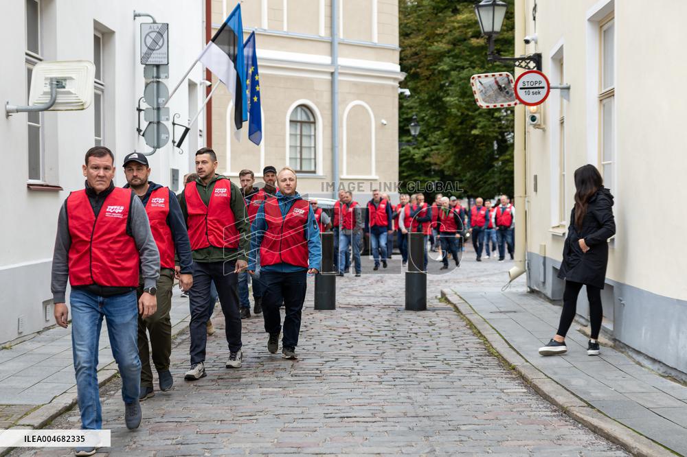 Teachers and emergency services unions protest