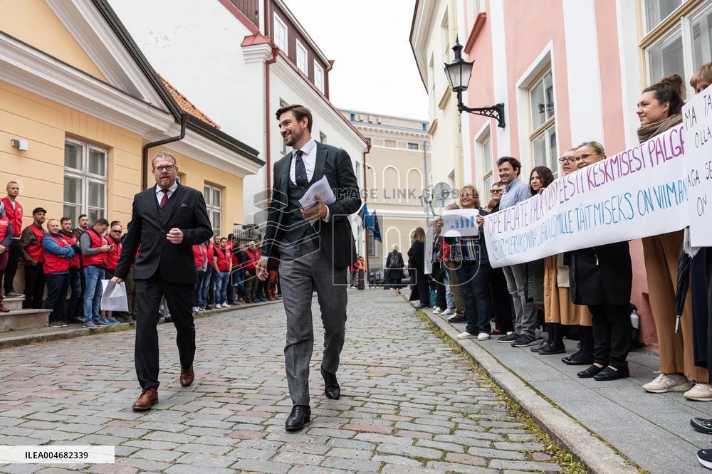 Teachers and emergency services unions protest