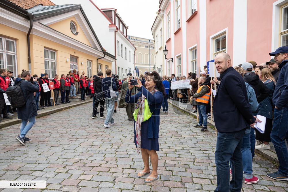 Teachers and emergency services unions protest