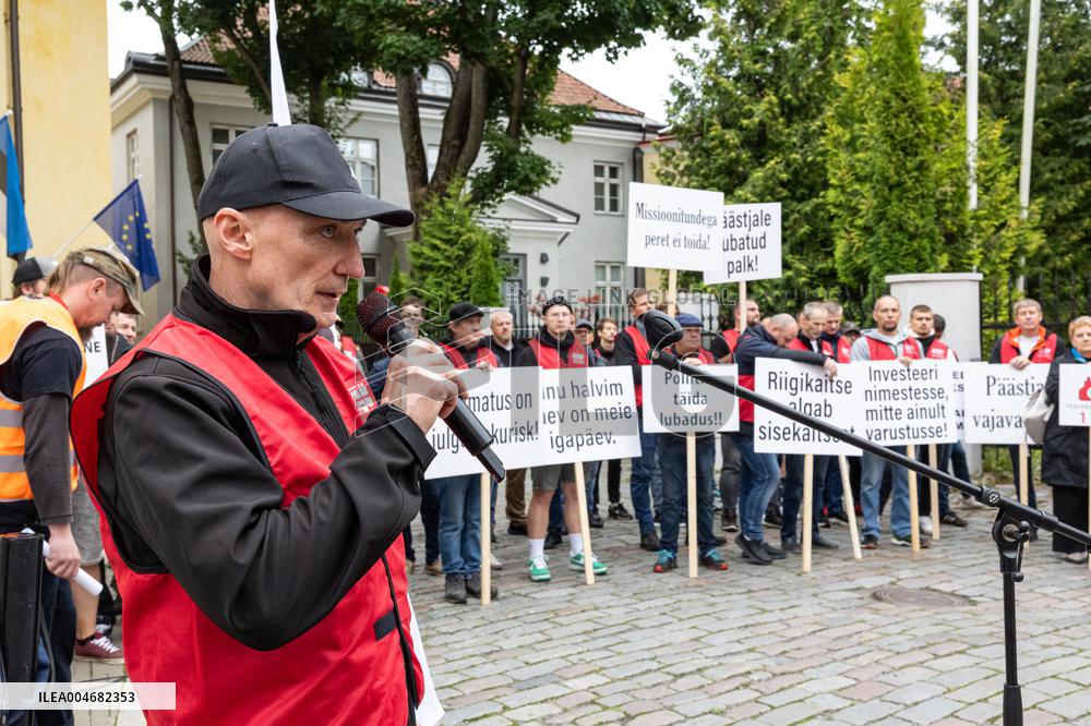 Teachers and emergency services unions protest