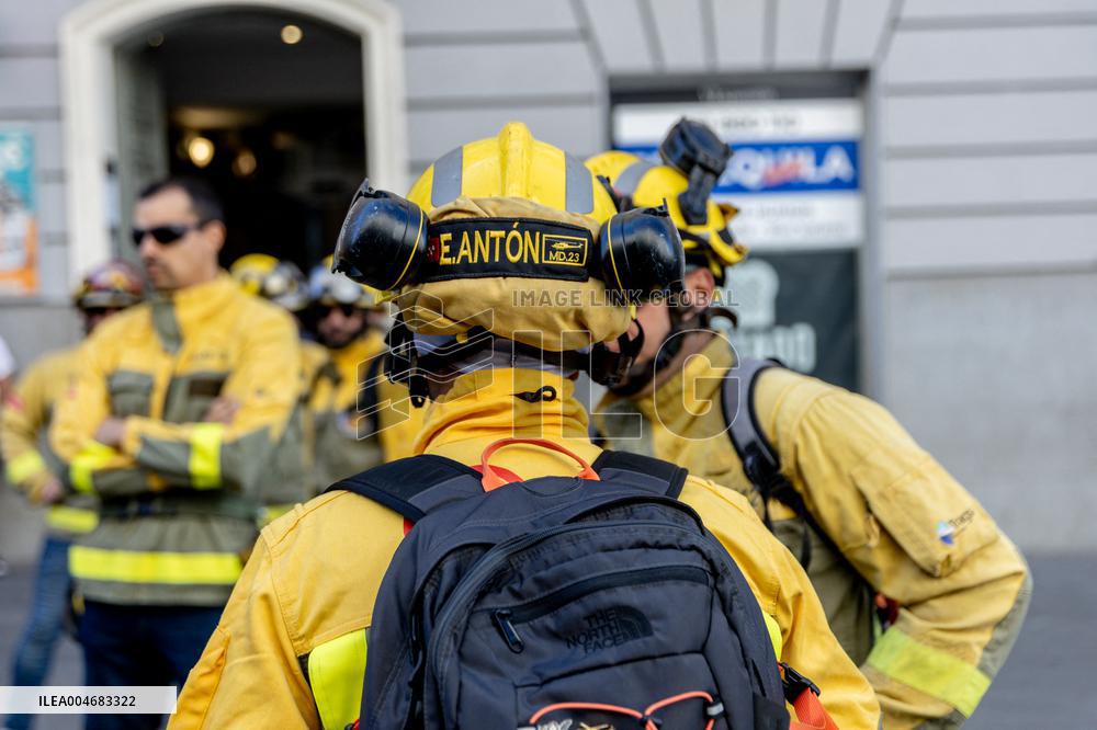 Forestry Brigades Protest Outside Finance Ministry, Demand Labor Agreement Talks