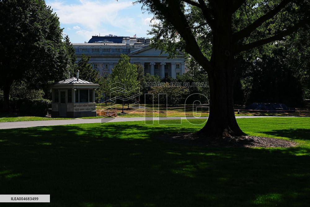 Trump greets President Karol Nawrocki of Poland on the South Portico of the White House