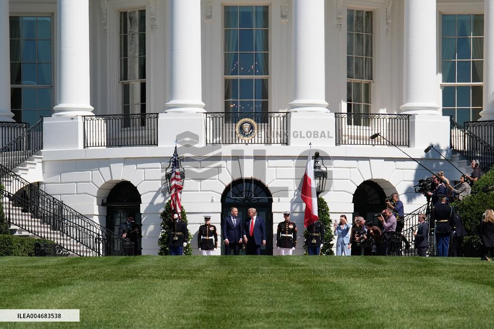 Donald Trump Greets Karol Nawrocki - Washington