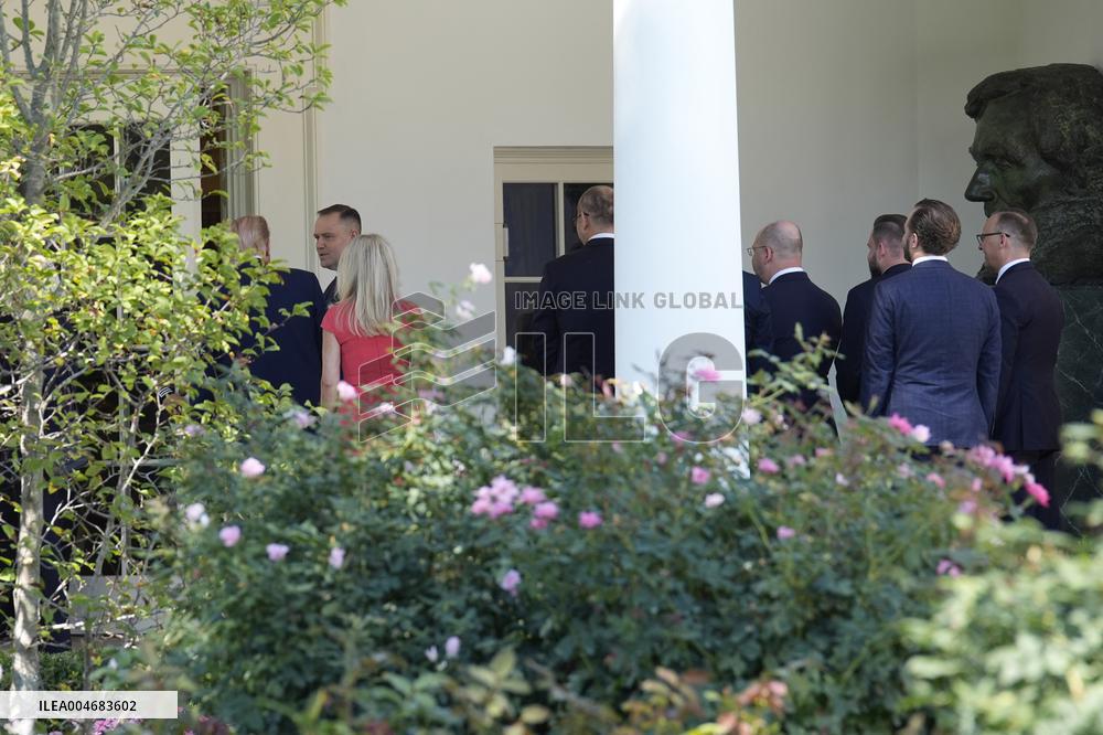 Donald Trump greets Karol Nawrocki - Washington