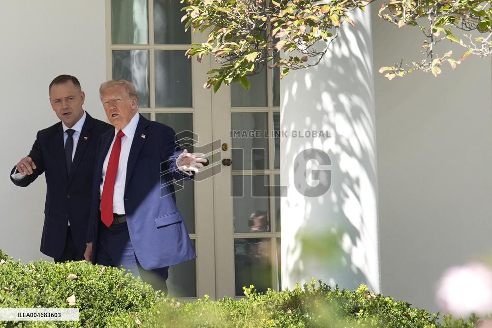 Donald Trump greets Karol Nawrocki - Washington