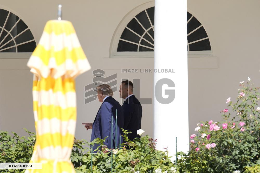 Donald Trump greets Karol Nawrocki - Washington