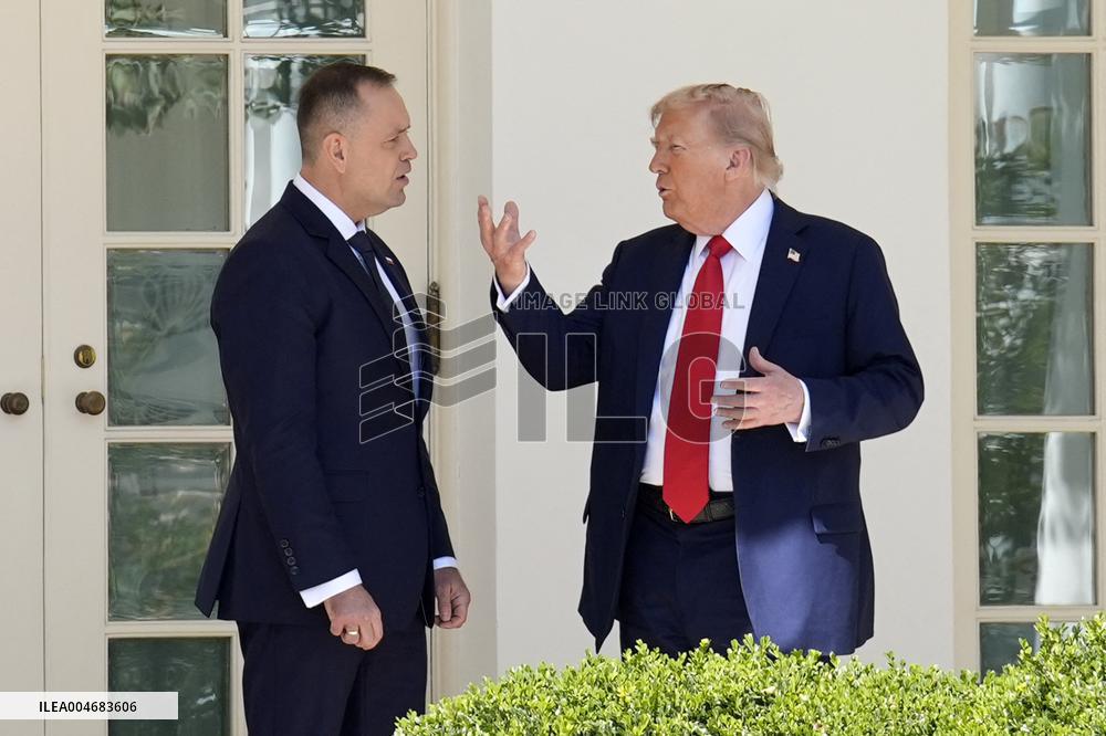 Donald Trump greets Karol Nawrocki - Washington