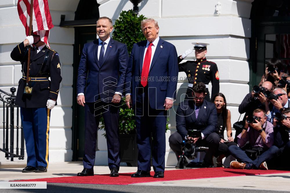 Trump greets President Karol Nawrocki of Poland on the South Portico of the White House