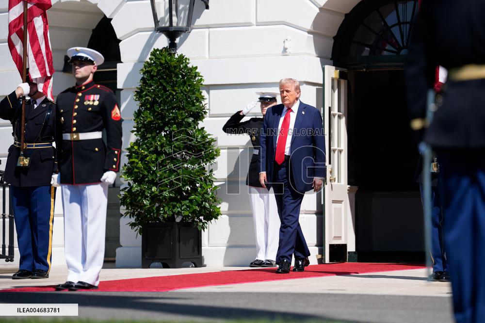 Trump greets President Karol Nawrocki of Poland on the South Portico of the White House