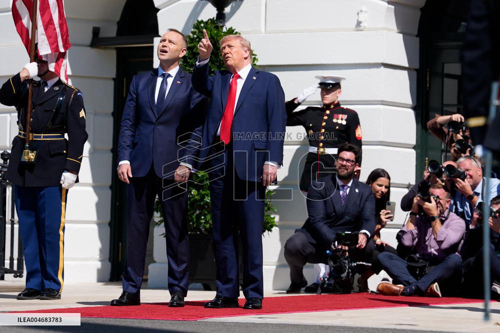 Trump greets President Karol Nawrocki of Poland on the South Portico of the White House