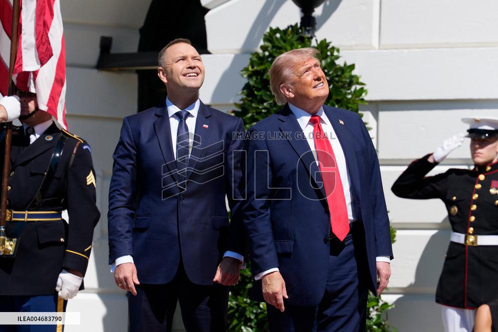 Trump greets President Karol Nawrocki of Poland on the South Portico of the White House