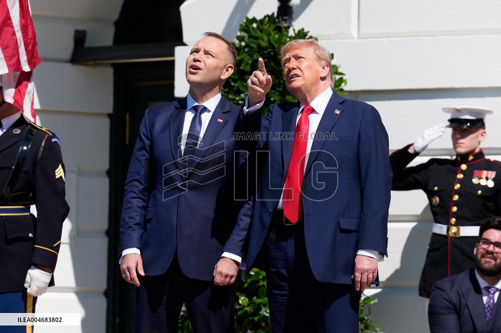Trump greets President Karol Nawrocki of Poland on the South Portico of the White House