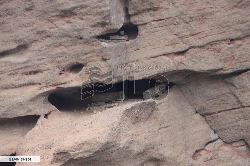 Millennium Hanging Coffin Hidden in Longhu Cave in Yingtan