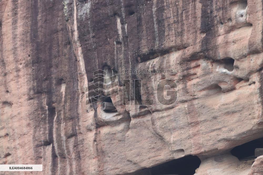 Millennium Hanging Coffin Hidden in Longhu Cave in Yingtan