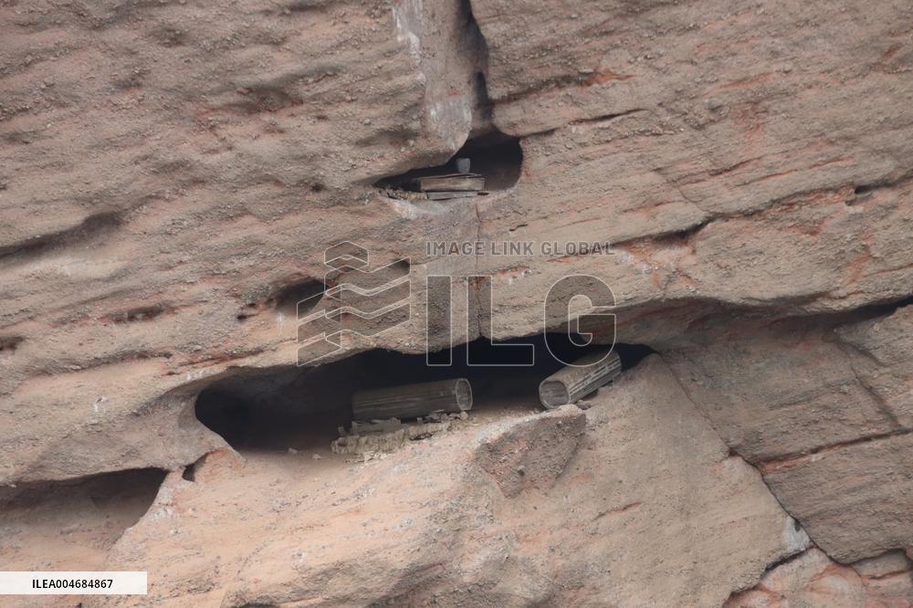 Millennium Hanging Coffin Hidden in Longhu Cave in Yingtan