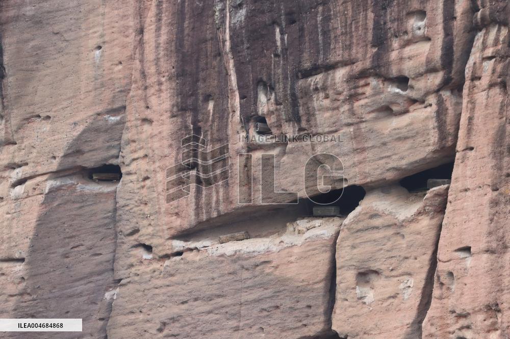 Millennium Hanging Coffin Hidden in Longhu Cave in Yingtan