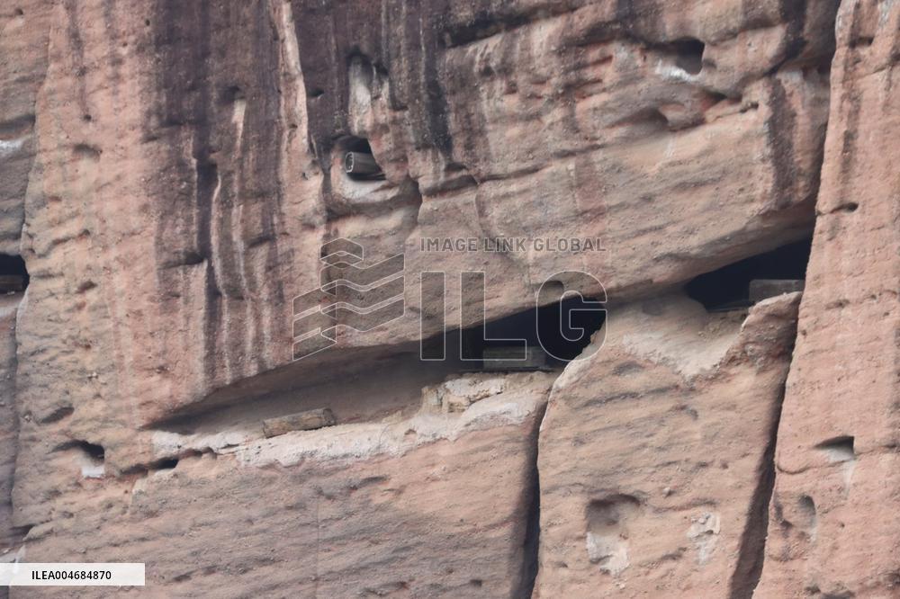 Millennium Hanging Coffin Hidden in Longhu Cave in Yingtan