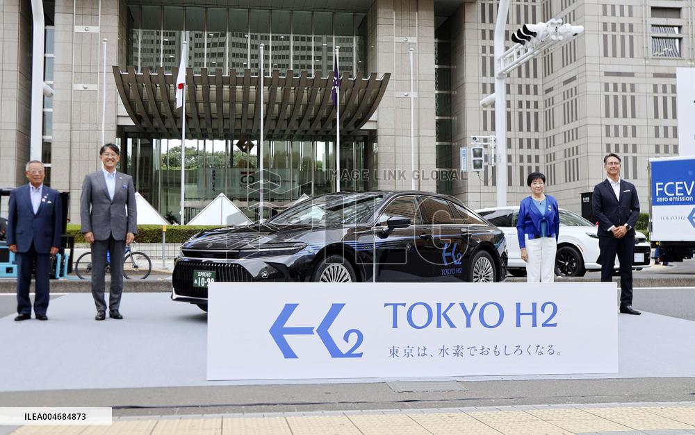 Hydrogen-powered taxi in Tokyo