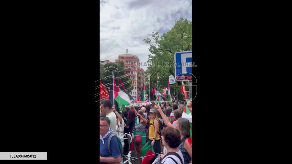 Spain: Pro-Palestinian Protest Disrupts Vuelta Stage in Bilbao