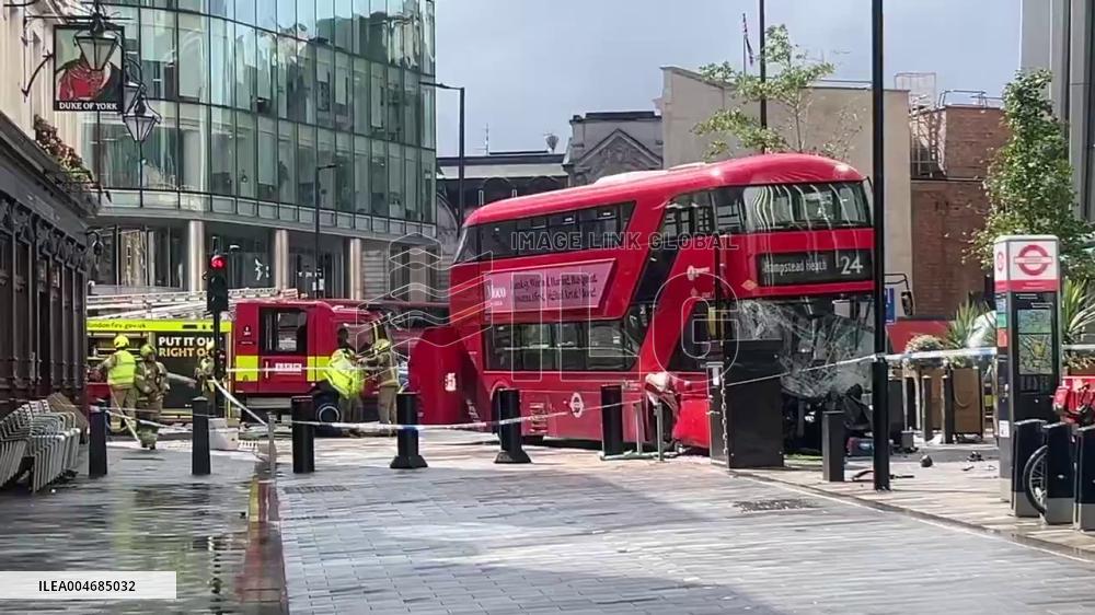 UK: 17 Injured, Double-Decker Bus Crashes Near Victoria Station in London 3