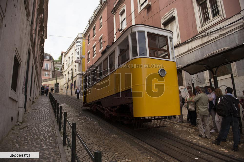 Illustration - Funicular in Lisbon
