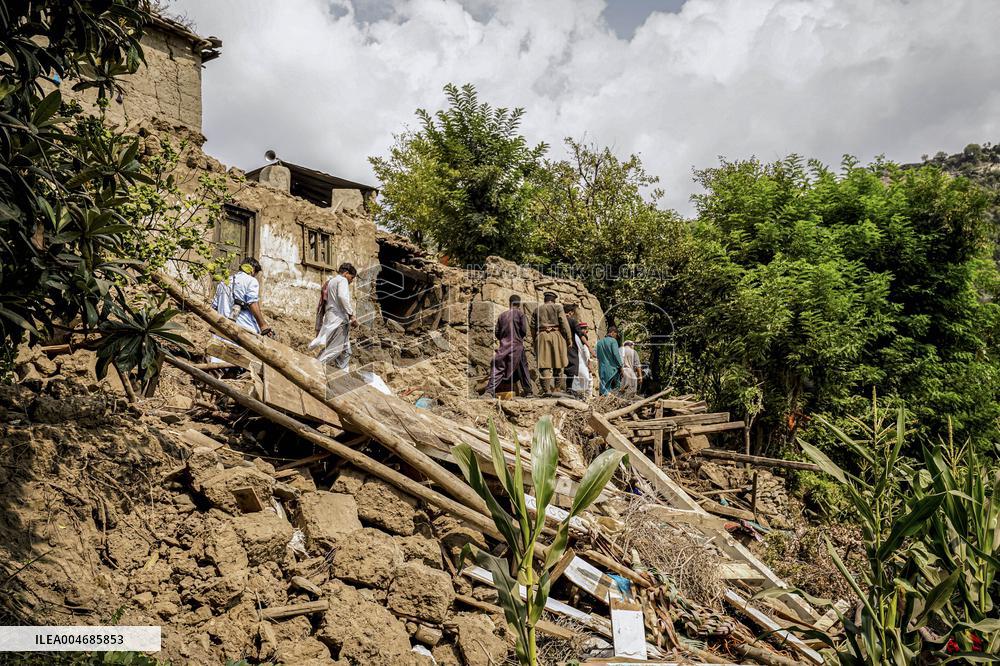 Searchers Retrieve Bodies as Afghan Quake Toll Expected to Rise - Afghanistan