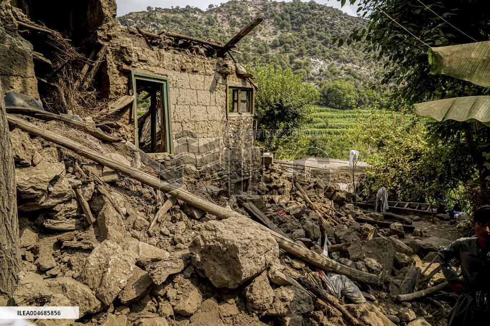 Searchers Retrieve Bodies as Afghan Quake Toll Expected to Rise - Afghanistan