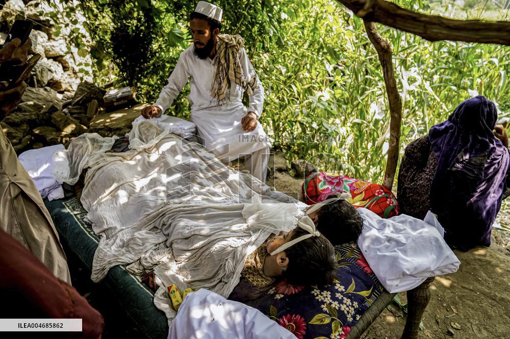 Searchers Retrieve Bodies as Afghan Quake Toll Expected to Rise - Afghanistan