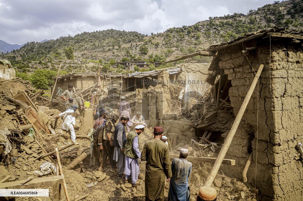 Searchers Retrieve Bodies as Afghan Quake Toll Expected to Rise - Afghanistan