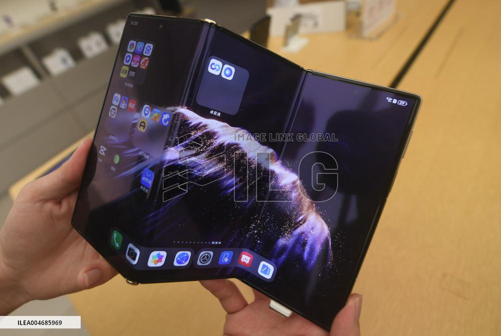 Huawei Mate XTs Triple Folding Smartphone