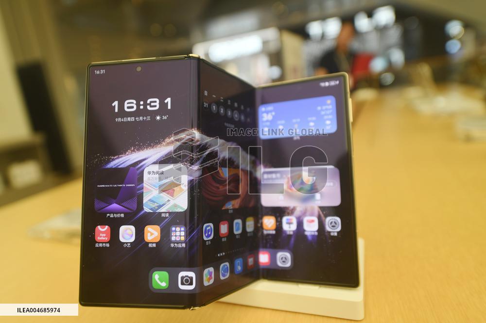 Huawei Mate XTs Triple Folding Smartphone
