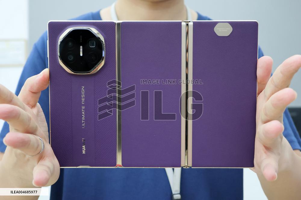 World's Second Commercial Triple Fold Smartphone Huawei Mate XTs