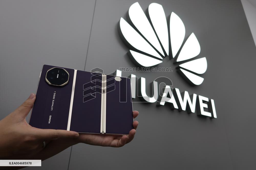 World's Second Commercial Triple Fold Smartphone Huawei Mate XTs