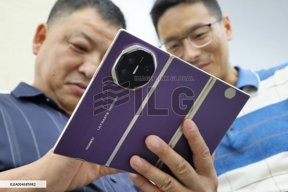 World's Second Commercial Triple Fold Smartphone Huawei Mate XTs