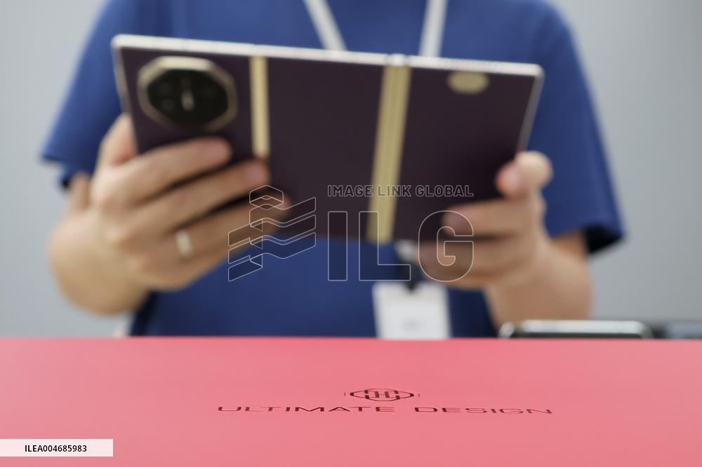 World's Second Commercial Triple Fold Smartphone Huawei Mate XTs