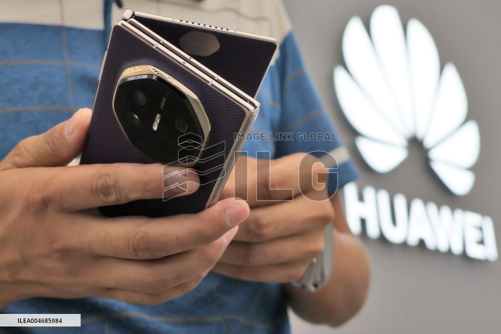 World's Second Commercial Triple Fold Smartphone Huawei Mate XTs