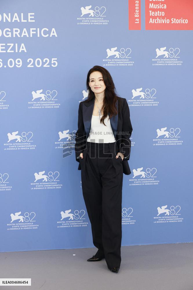 Venice - Photocall film  "Nuhai" (Girl) MP